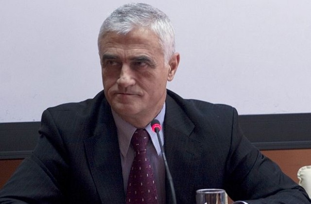 Петър Димитров: Държавата си раздава бонуси