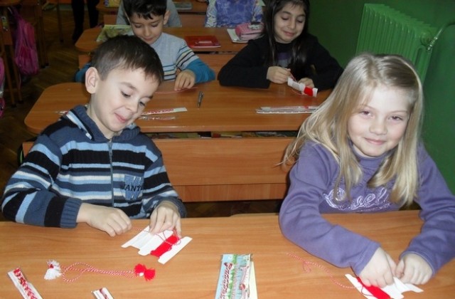 Ученици от НУ Христо Ботев ще зарадват децата от дом Детелина