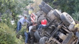 Вадене на катастрофирал ТИР затвори за часове пътя Велико Търново