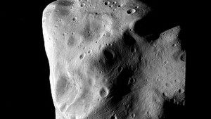 Откриха астероид който след година ще доближи Земята