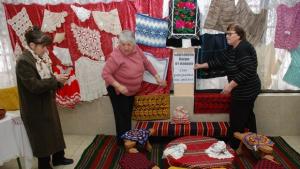 Баби и внучета подредиха мартенска изложба в Балван