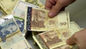 Задържаха трима правили петдесетолевки