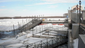 Започнали са контролираните взривове на ледената тапа от румънска страна