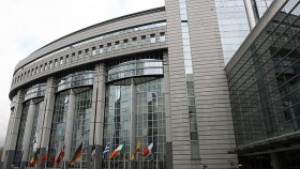 Евродепутатите откриха пътя за пониски тарифи на роуминга до юни