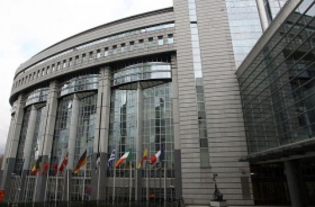 Евродепутатите откриха пътя за по-ниски тарифи на роуминга до юни