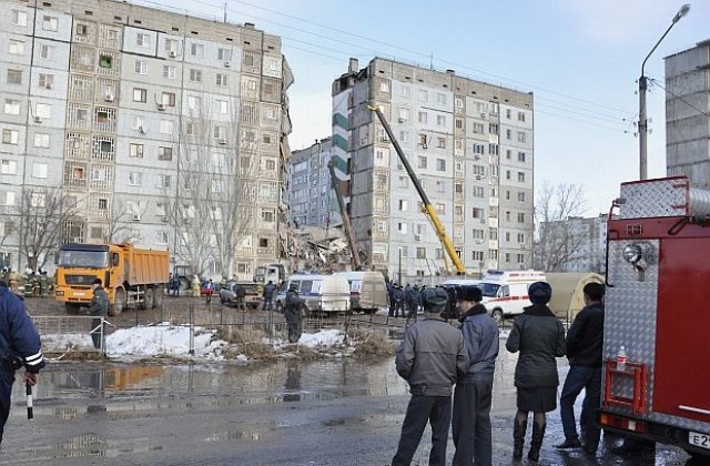 Разчистиха отломките от рухналия блок в Русия, десет души загинаха