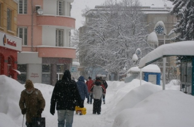 С близо 14% по-високи сметки за ток в сравнение с февруари 2011-та