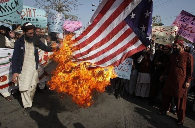 Иран отваря афганистански фронт срещу САЩ и Израел