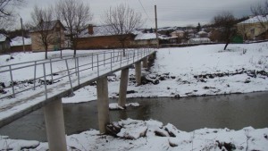 Мост стана опасен заради ледоход