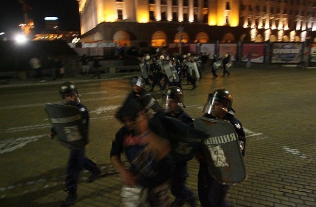 Пиянски скандал в центъра на София, закопчаха 20 души