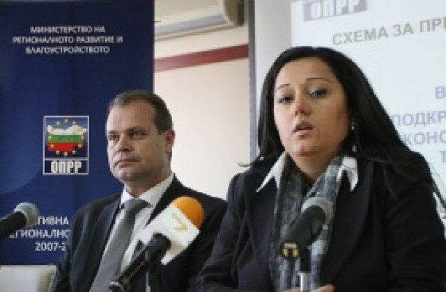 Кърпят аварийно дупки по пътищата до края на месеца