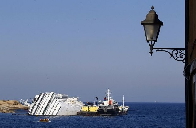 Капитанът на Коста Конкордия предизвикал инцидент с друг кораб през 2010 г.