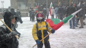 Въпреки лошото време стотици изкачиха стъпалата до връх Шипка