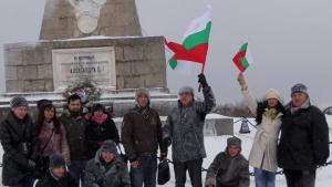 Младежи от ГЕРБ почетоха паметта на загиналите за свободата на