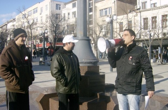 Само 10 души протестираха срещу цените на горивата