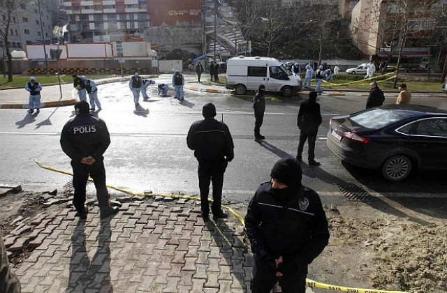 Бомба избухна близо до офиса на турския премиер