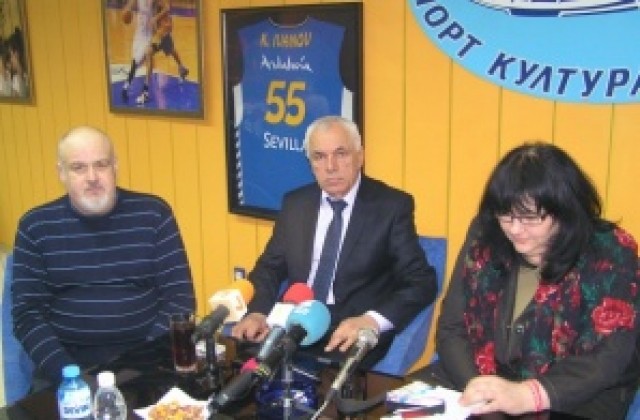 Близнаците Иванови дариха 10 000 евро на Черно море, преговорите с турската фирма продължават