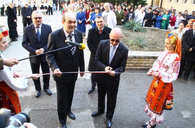 Д-р Стефан Константинов откри обновена болница във Видин