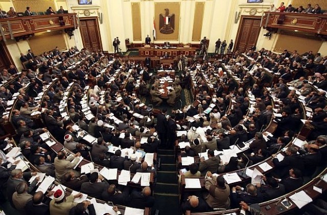 Скандал заради ринопластика разтърси демократично избрания египетски парламент