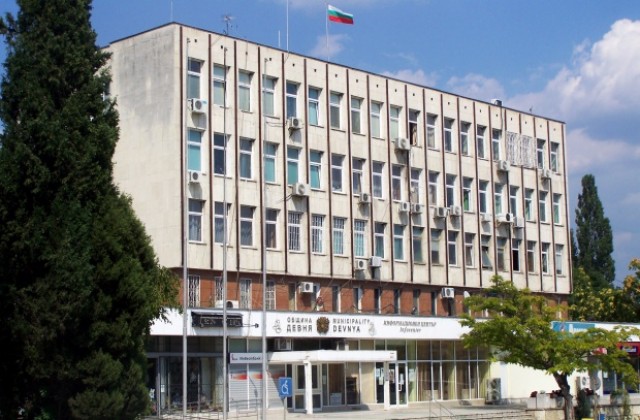 В Девня изплащат забавените заплати до дни