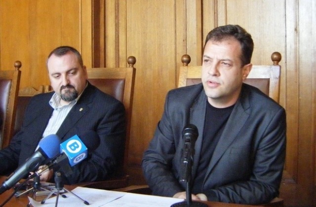 Реконструкция затваря за три месеца площада пред Царевец