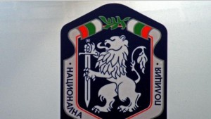 Крадец нападна полицай с резачка