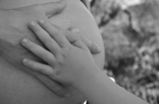 НПО: Акушерките да бъдат водещи при протичане на ражданията