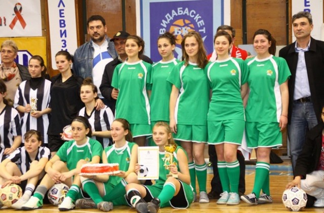 Осмомартенски футбол за девойки