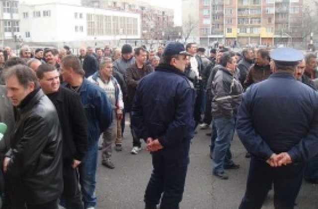 Работниците в ОЦК се споразумяха за заплатите, прекратяват стачката