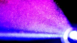 Учени наблюдаваха за първи път движение на два атома в