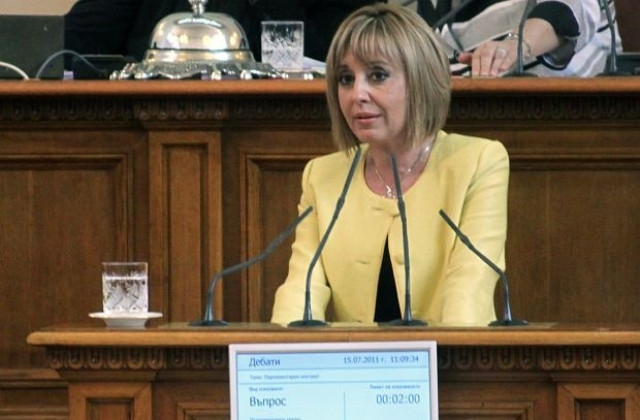 Мая Манолова е най- одобряваният депутат. 66% не харесват нито един