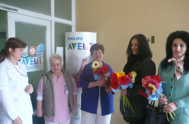 МГЕРБ-Габрово зарадваха дамите с цвете за 8-ми март