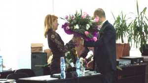 С цвете за дамите започна днешната сесия на Общински съвет