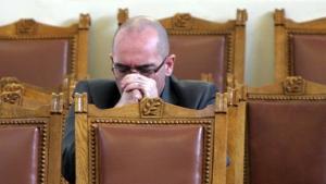 Ще намаляват цените на лекарствата със закон