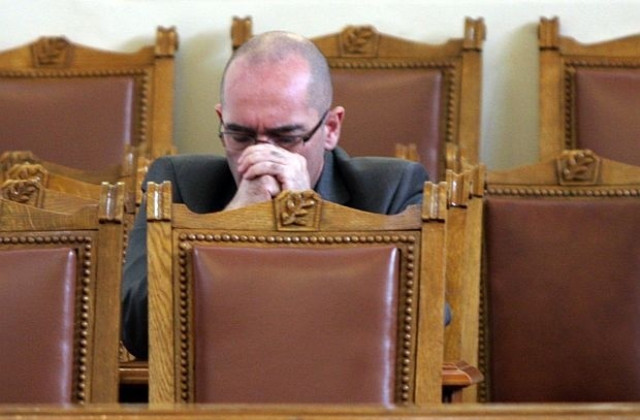 Ще намаляват цените на лекарствата със закон
