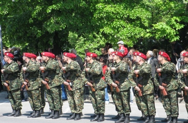 В Шумен отбелязват празника на българската артилерия
