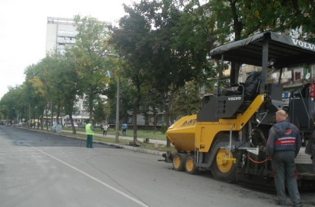 Кърпят уличните дупки в Димитровград