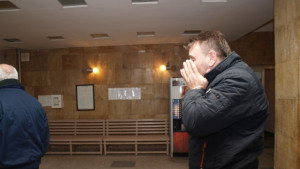 Остава в ареста наркодилърът с дрога в асансьора