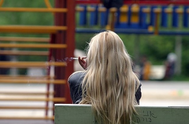 Слагат цигарите в „страшни” кутии