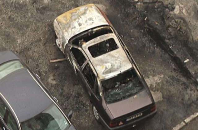 Запалиха два автомобила в Пловдив