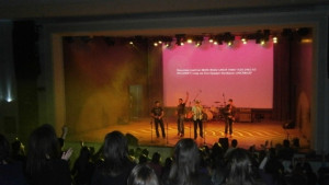 Благотворителен концерт в подкрепа на учителка в Априловска гимназия събра