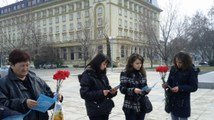 Вял протест срещу войната по пътищата