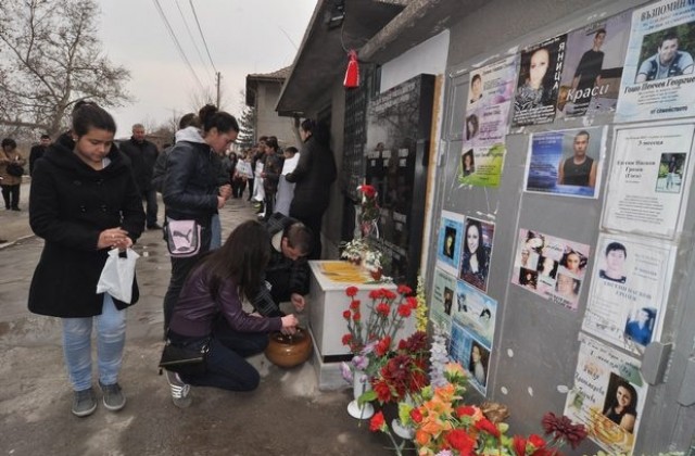 Десетки се присъединиха към бдението в Симеоновград