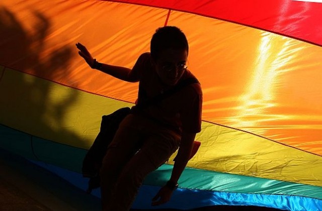 Губернаторът на Санкт Петербург подписа закон срещу хомосексуалната пропаганда