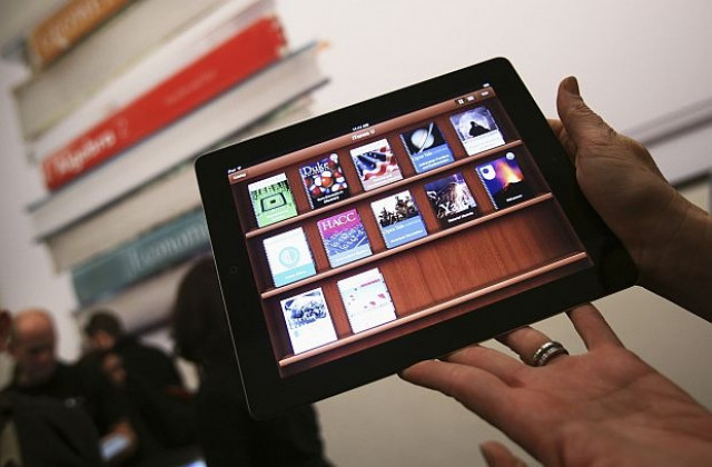 Потребителите, поръчали новия iPad по интернет, ще трябва да почакат