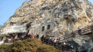 250 румънци на поклонение в Басарбовския манастир