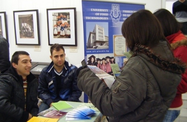 22 университета в кандидатстудентска борса в Бургас