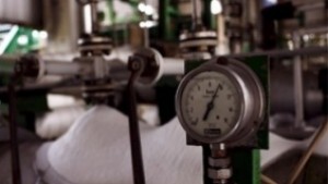 Изтичане на пропанбутан от газстанция разтревожи заралии