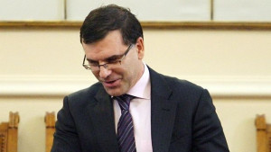 Регламентираха колко далеч да са казината от децата