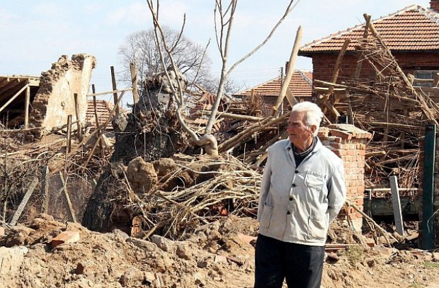 Село Стойково все още бедства след наводненията през февруари